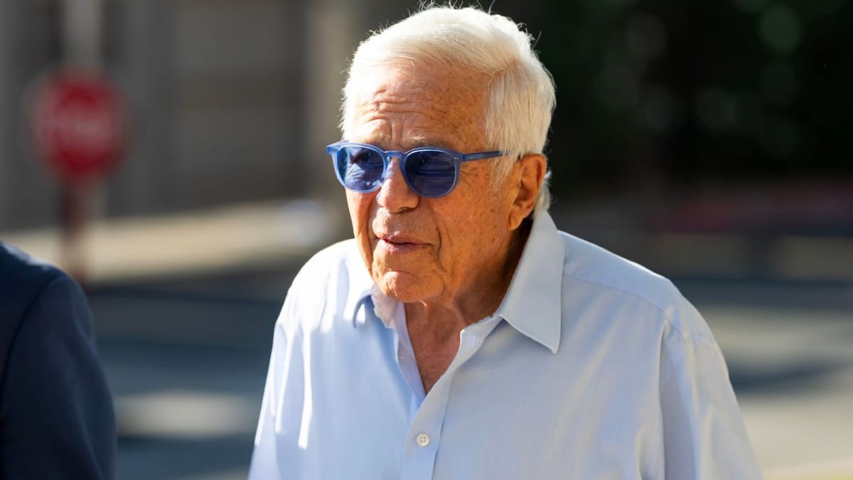 Robert Kraft elimină pe Macklemore din turneul Ed Sheeran la Gillette Stadium din motive de discurs „ostil”