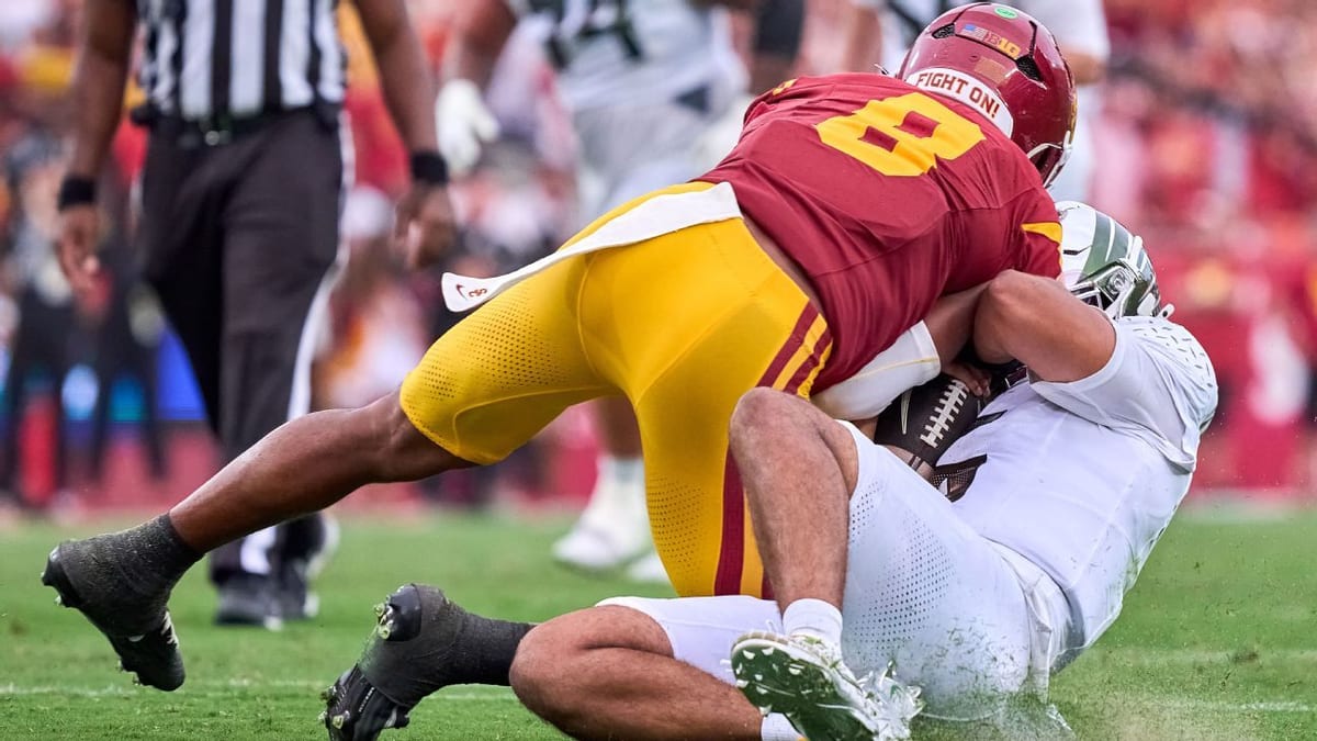 USC suspendă linebacker-ul Desman Stephens II pentru un meci după lovitura asupra QB-ului Oregon, Dante Moore